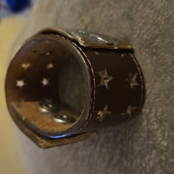 Rustic Brown Leather Stars Cutout Be True to Yourself Unisex Chunky Bracelet - Picture 6 of 13